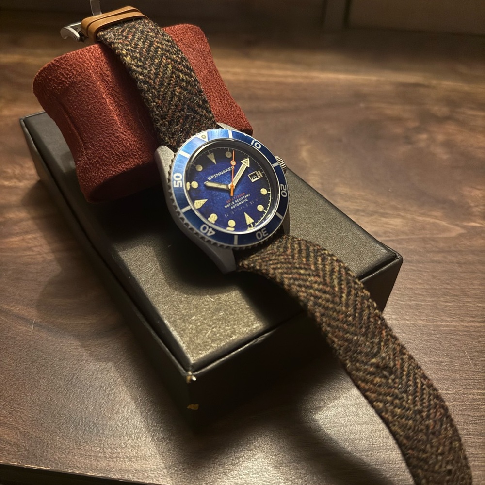 Spinnaker Wreck Automatic w/ 2 straps